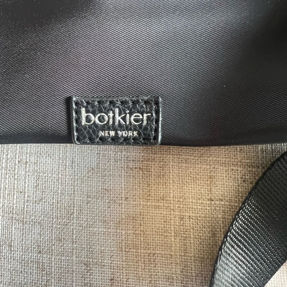 BOTKIER  NYLON TRAVEL CROSSBODY black NWT. Snap closure. Two front zippers - Picture 9 of 13